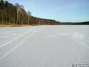 So sieht es aus, wenn der ESK mit zehn Mann ueber einen See macht. Im Winter jedenfalls.